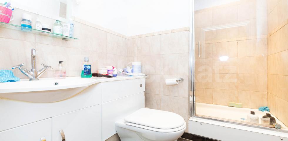 			SECURE PARKING AND ONSITE GYM INC, 2 Bedroom, 1 bath, 1 reception Apartment			 Northpoint, Tottenham lane, Crouch End